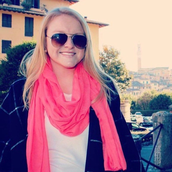 Meet your Posher, Colleen - Picture 1 of 1